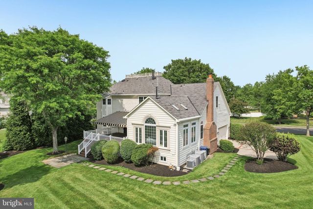 4 BROADACRE DR, Mount Laurel, NJ 08054