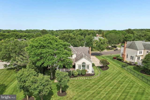 4 BROADACRE DR, Mount Laurel, NJ 08054