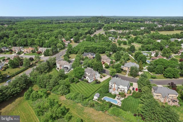 4 BROADACRE DR, Mount Laurel, NJ 08054