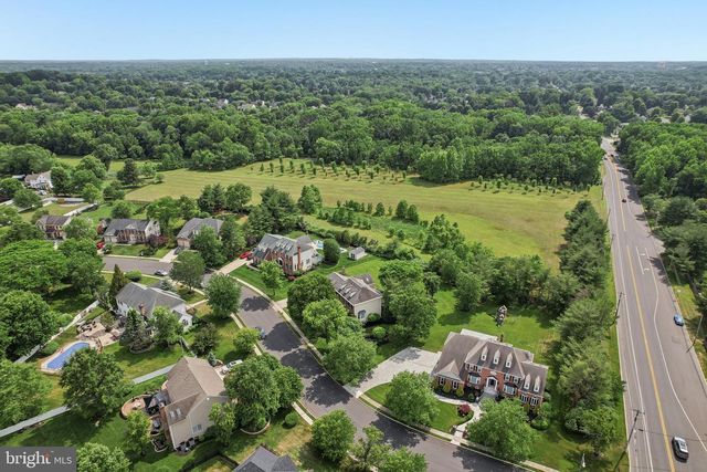 4 BROADACRE DR, Mount Laurel, NJ 08054