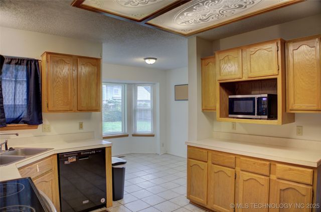 13109 E 79th Court N, Owasso, OK 74055