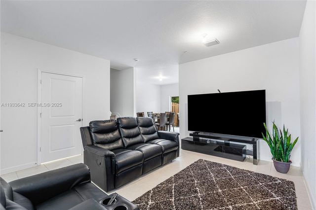 2781 NW 55th Way, Lauderhill, FL 33313