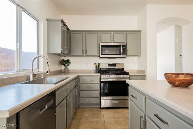 1020 Oceanwood Avenue, North Las Vegas, NV 89086