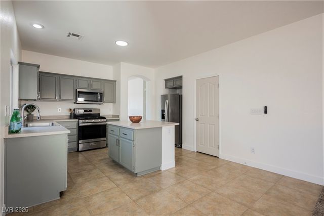 1020 Oceanwood Avenue, North Las Vegas, NV 89086