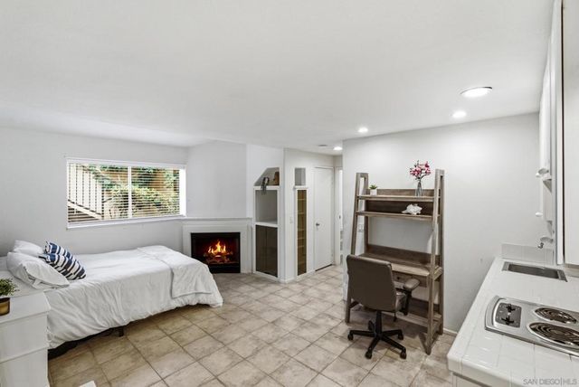 12684 Carmel Country Rd 4, San Diego, CA 92130