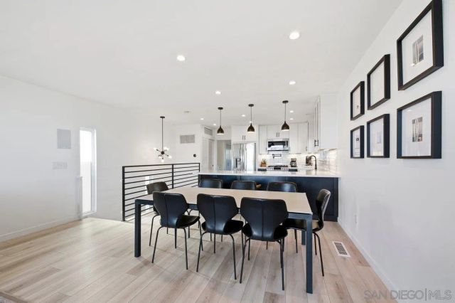 2354 Chalcedony, San Diego, CA 92109