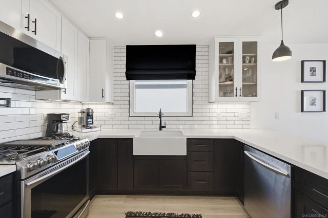 2354 Chalcedony, San Diego, CA 92109