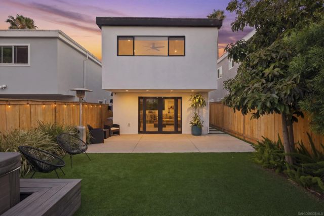 2354 Chalcedony, San Diego, CA 92109