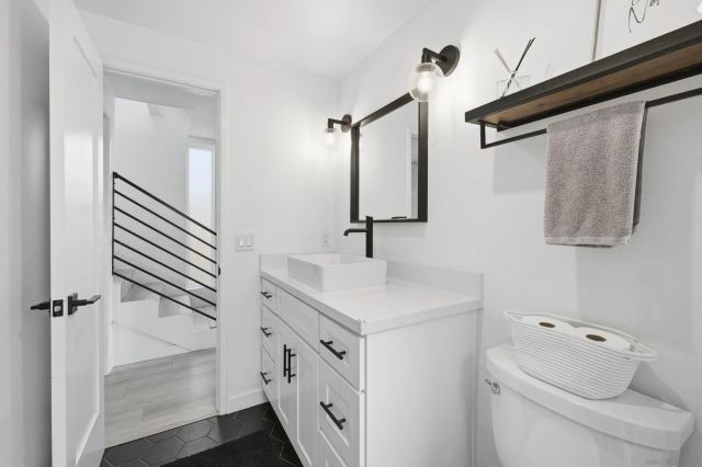 2354 Chalcedony, San Diego, CA 92109