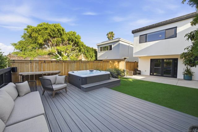 2354 Chalcedony, San Diego, CA 92109