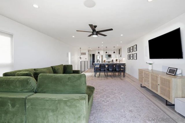 2354 Chalcedony, San Diego, CA 92109