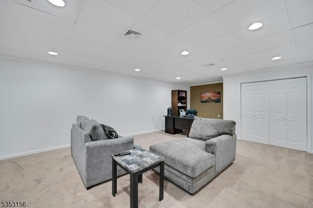 25 Mary Dr, Montville Twp., NJ 07082