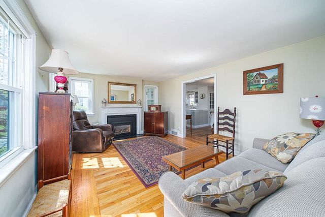 33 Pilgrim Drive, Warwick, RI 02888