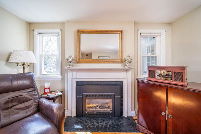 33 Pilgrim Drive, Warwick, RI 02888