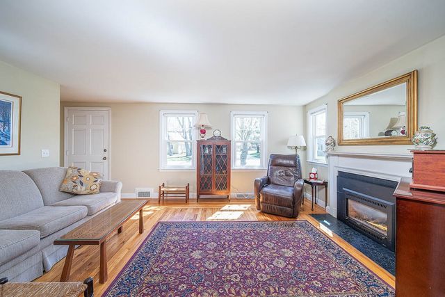 33 Pilgrim Drive, Warwick, RI 02888