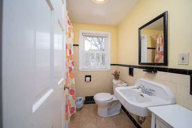 33 Pilgrim Drive, Warwick, RI 02888