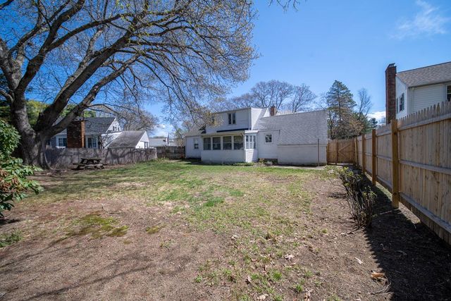 33 Pilgrim Drive, Warwick, RI 02888