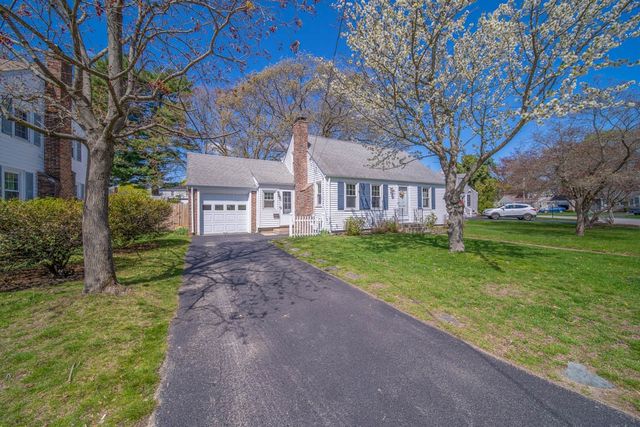 33 Pilgrim Drive, Warwick, RI 02888