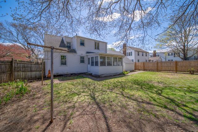 33 Pilgrim Drive, Warwick, RI 02888