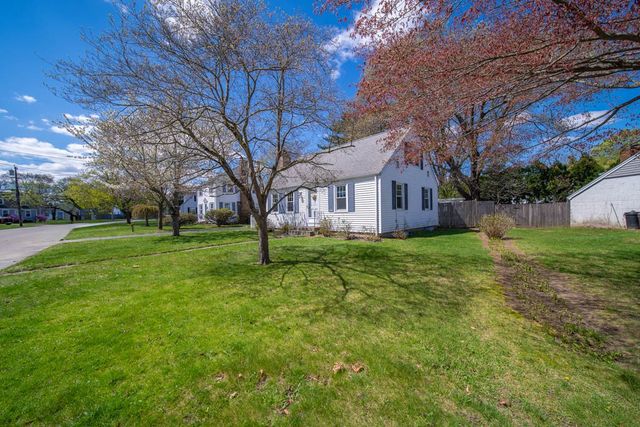 33 Pilgrim Drive, Warwick, RI 02888
