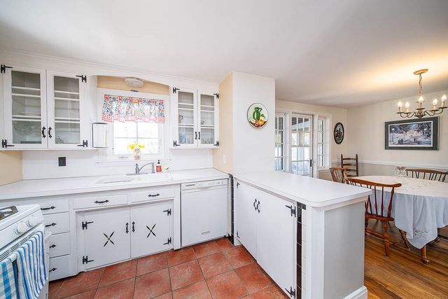 33 Pilgrim Drive, Warwick, RI 02888