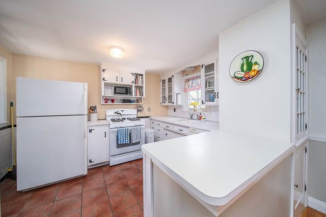 33 Pilgrim Drive, Warwick, RI 02888