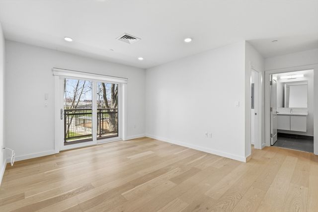 16 Boardman St 202, Boston, MA 02128
