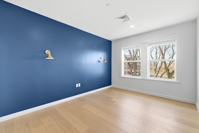 16 Boardman St 202, Boston, MA 02128