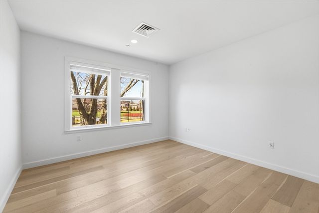 16 Boardman St 202, Boston, MA 02128