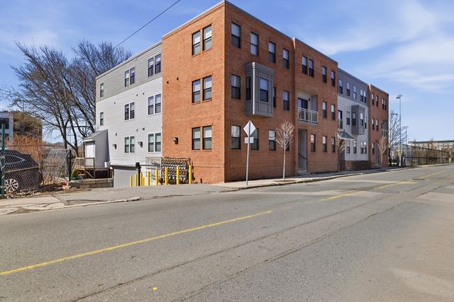 16 Boardman St 202, Boston, MA 02128