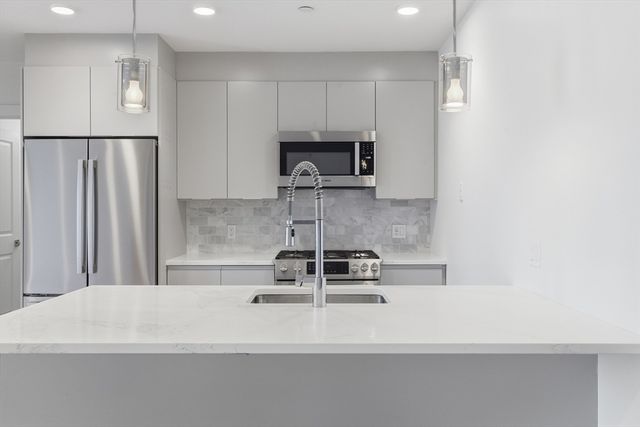 16 Boardman St 202, Boston, MA 02128