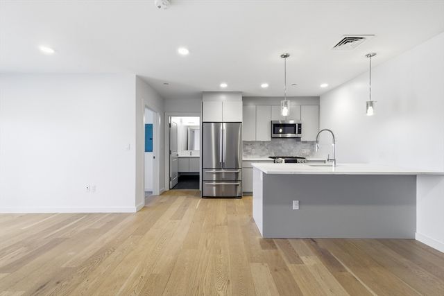 16 Boardman St 202, Boston, MA 02128