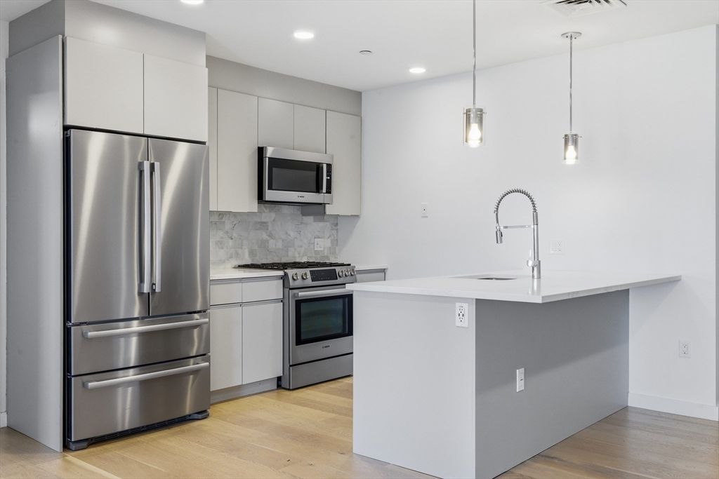 16 Boardman St 202, Boston, MA 02128