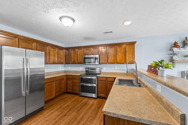 15556 Old Pond Circle, Noblesville, IN 46060