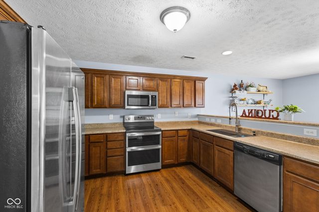 15556 Old Pond Circle, Noblesville, IN 46060
