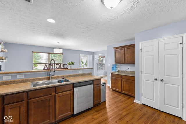 15556 Old Pond Circle, Noblesville, IN 46060