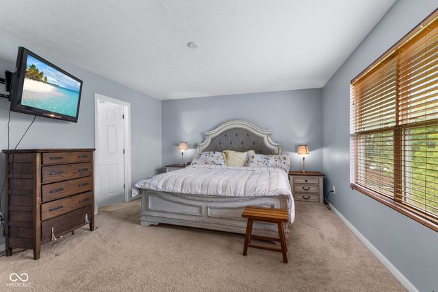 15556 Old Pond Circle, Noblesville, IN 46060