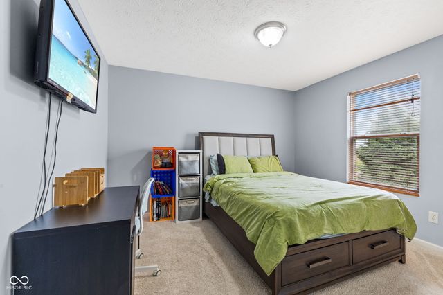 15556 Old Pond Circle, Noblesville, IN 46060