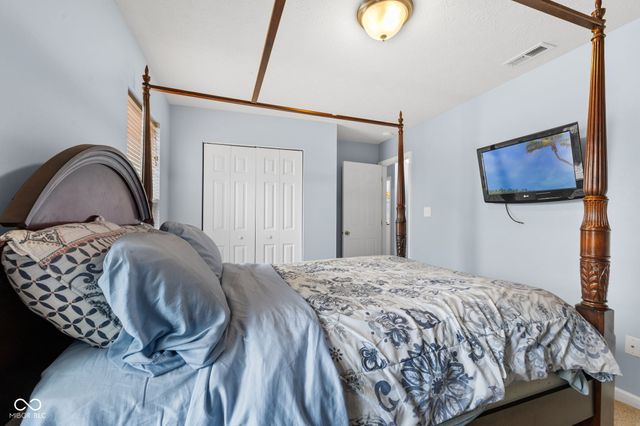 15556 Old Pond Circle, Noblesville, IN 46060