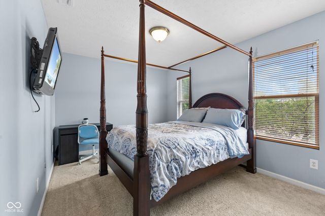 15556 Old Pond Circle, Noblesville, IN 46060