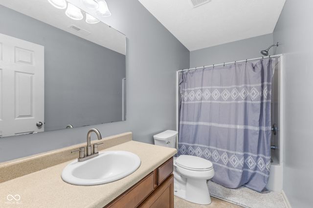 15556 Old Pond Circle, Noblesville, IN 46060
