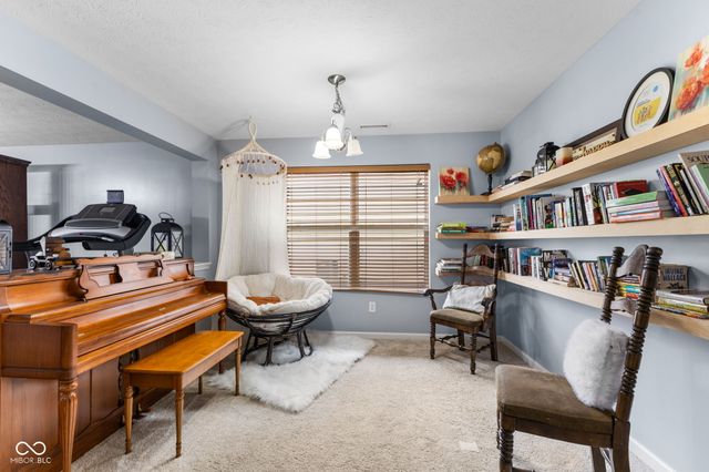 15556 Old Pond Circle, Noblesville, IN 46060