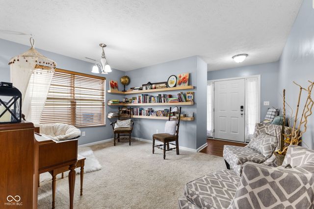 15556 Old Pond Circle, Noblesville, IN 46060