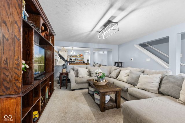 15556 Old Pond Circle, Noblesville, IN 46060