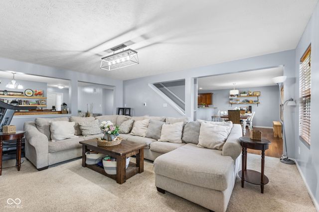 15556 Old Pond Circle, Noblesville, IN 46060