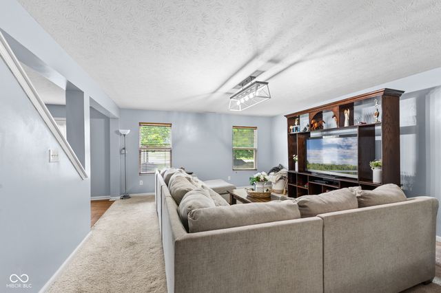 15556 Old Pond Circle, Noblesville, IN 46060