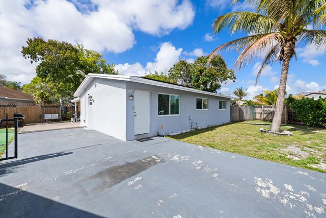2511 SW 6th Street, Fort Lauderdale, FL 33312