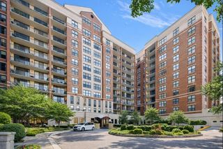 55 W Delaware Place 607, Chicago, IL 60610