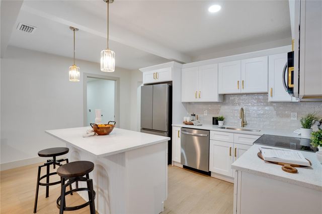 3272 54TH STREET N, St Petersburg, FL 33710