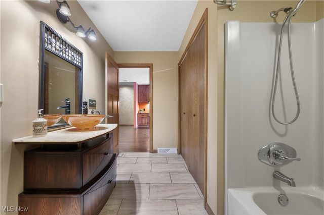 810 Mount Pleasant Street NW, Clinton, OH 44216